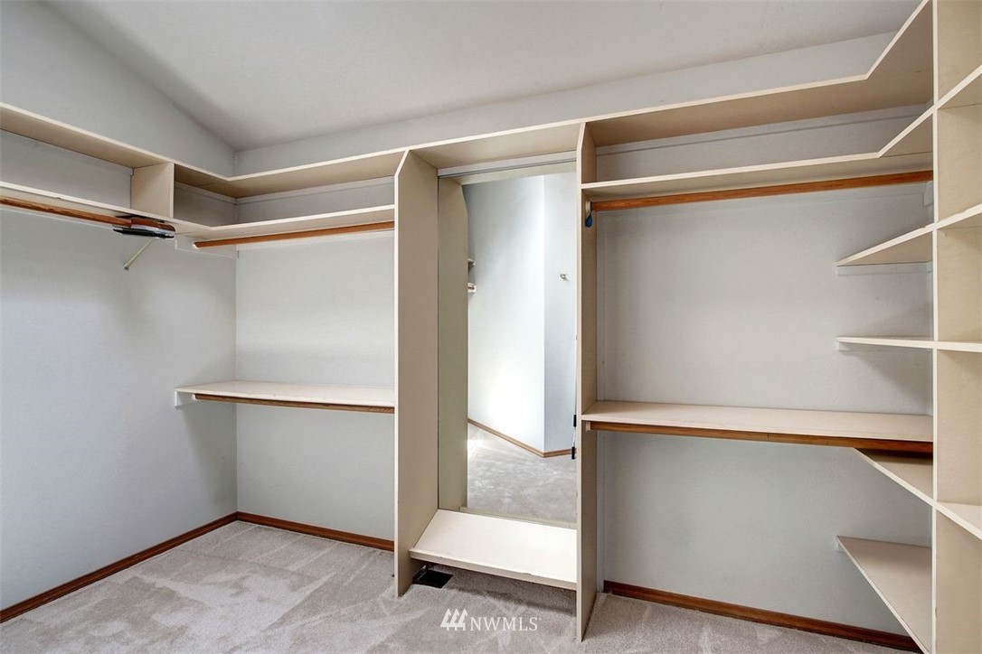 6720 139th Place Southwest Edmonds, WA 98026 - Photo 23 of 27 a view of an empty walk in closet