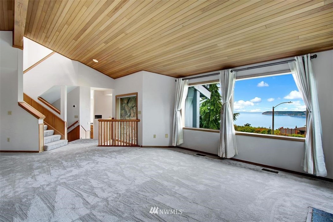 6720 139th Place Southwest Edmonds, WA 98026 - Photo 7 of 27 a view of an empty room with a window