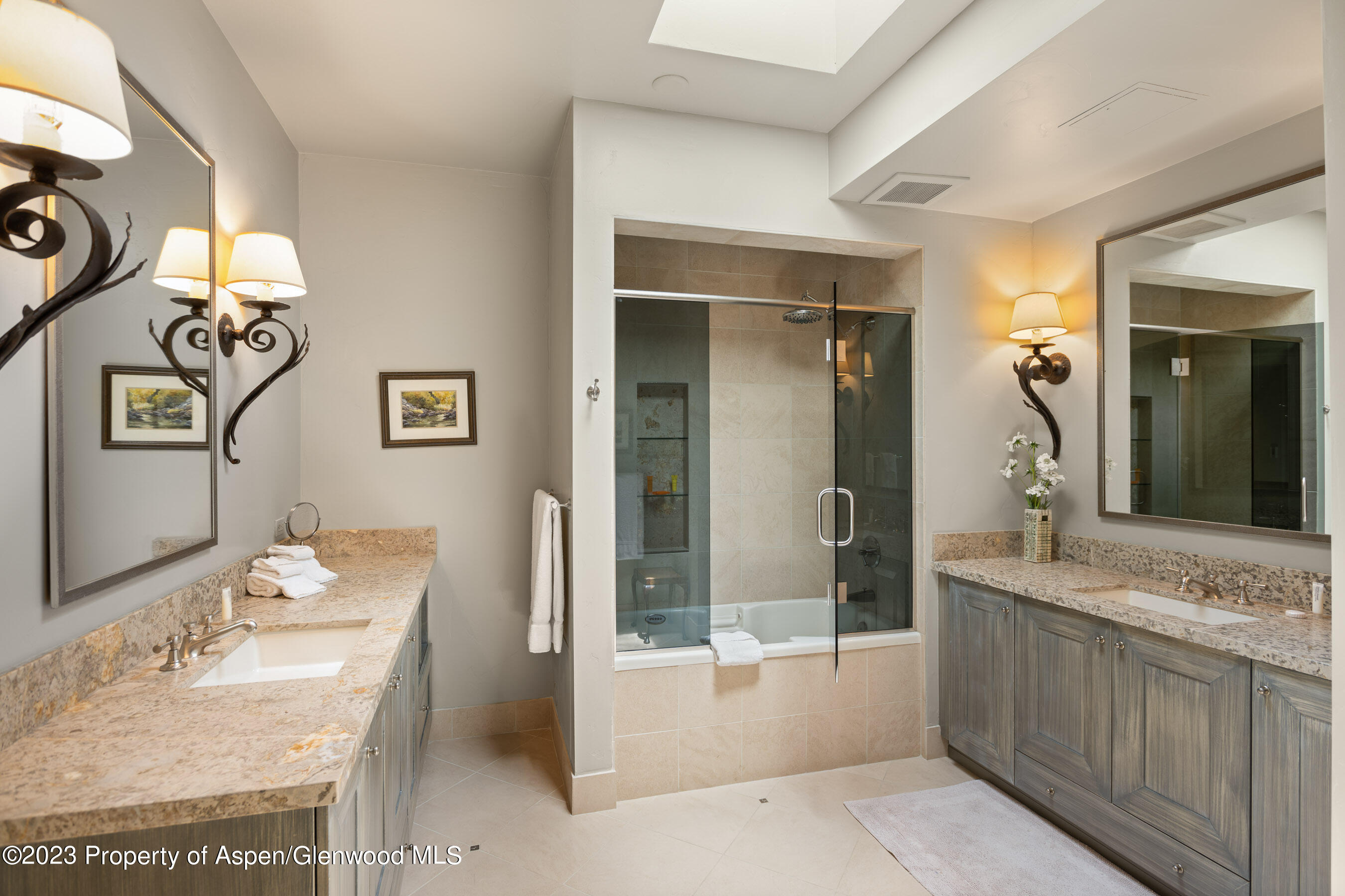 101 North Spring Street, Unit 302 Aspen, CO 81611 - Photo 18 of 27 ObermeyerPlace#302_DASH_23051702