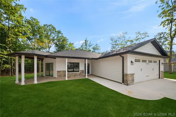 $477,500 | 535 Grand Point Boulevard, Sunrise Beach, MO 65079