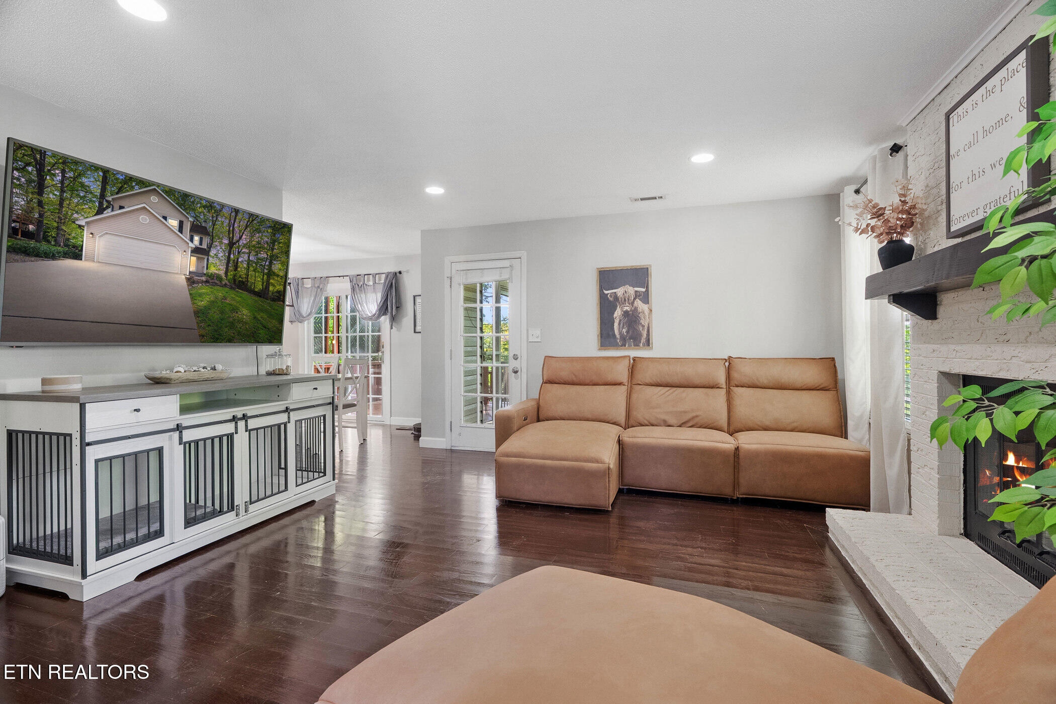 9140 Colchester Ridge Road Knoxville, TN 37922 - Photo 7 of 35 Living Room