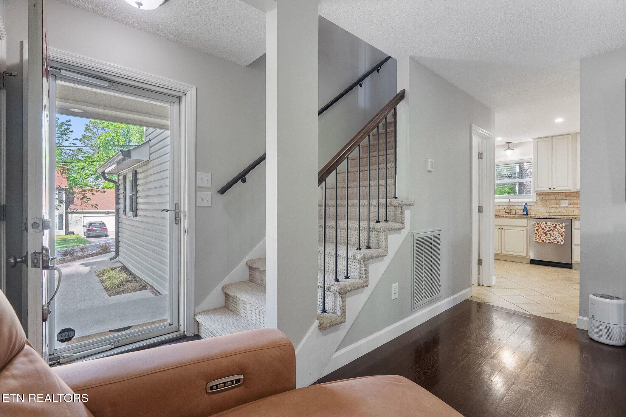 9140 Colchester Ridge Road Knoxville, TN 37922 - Photo 8 of 35 Foyer