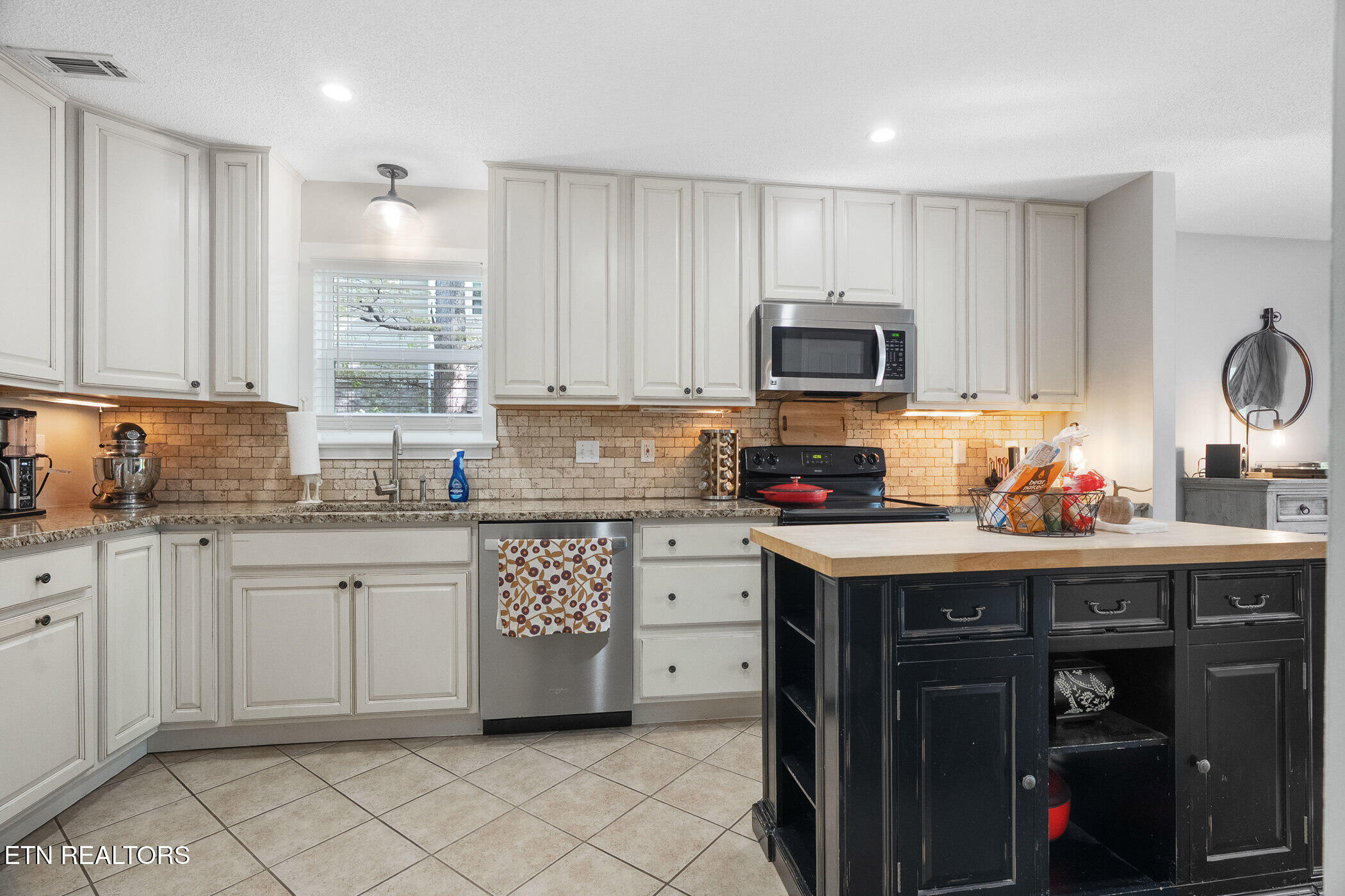 9140 Colchester Ridge Road Knoxville, TN 37922 - Photo 10 of 35 Kitchen