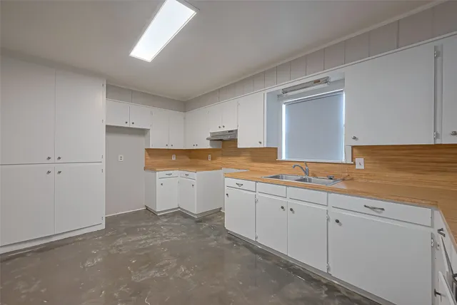 $249,900 | 8017 Colorado Street, East Bernard, TX 77435