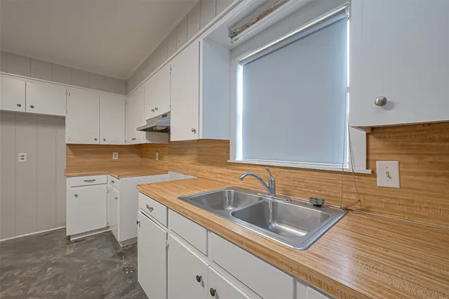 $249,900 | 8017 Colorado Street, East Bernard, TX 77435