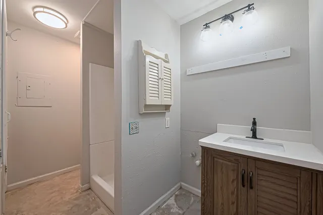 $249,900 | 8017 Colorado Street, East Bernard, TX 77435