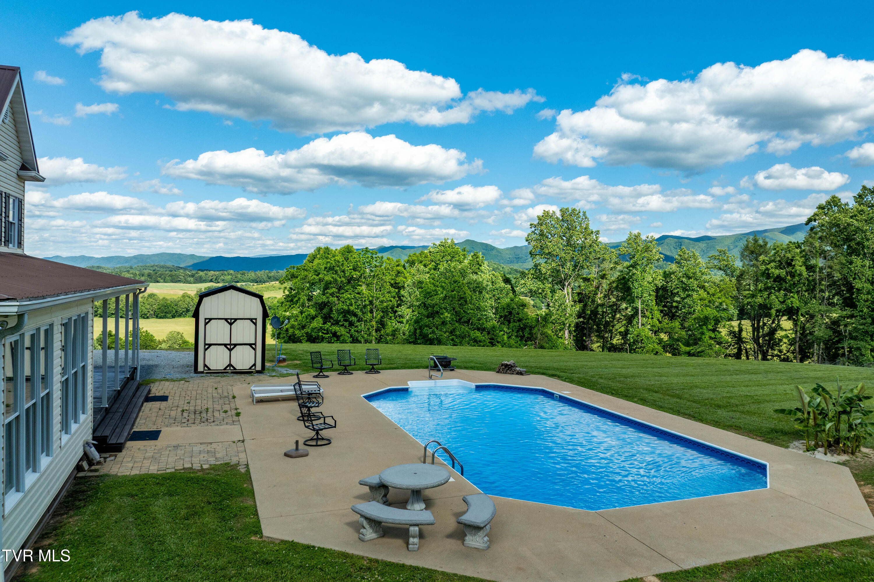 7540 Erwin Highway Chuckey, TN 37641 - Photo 3 of 77 7540 Erwin Hwy (63 of 146)