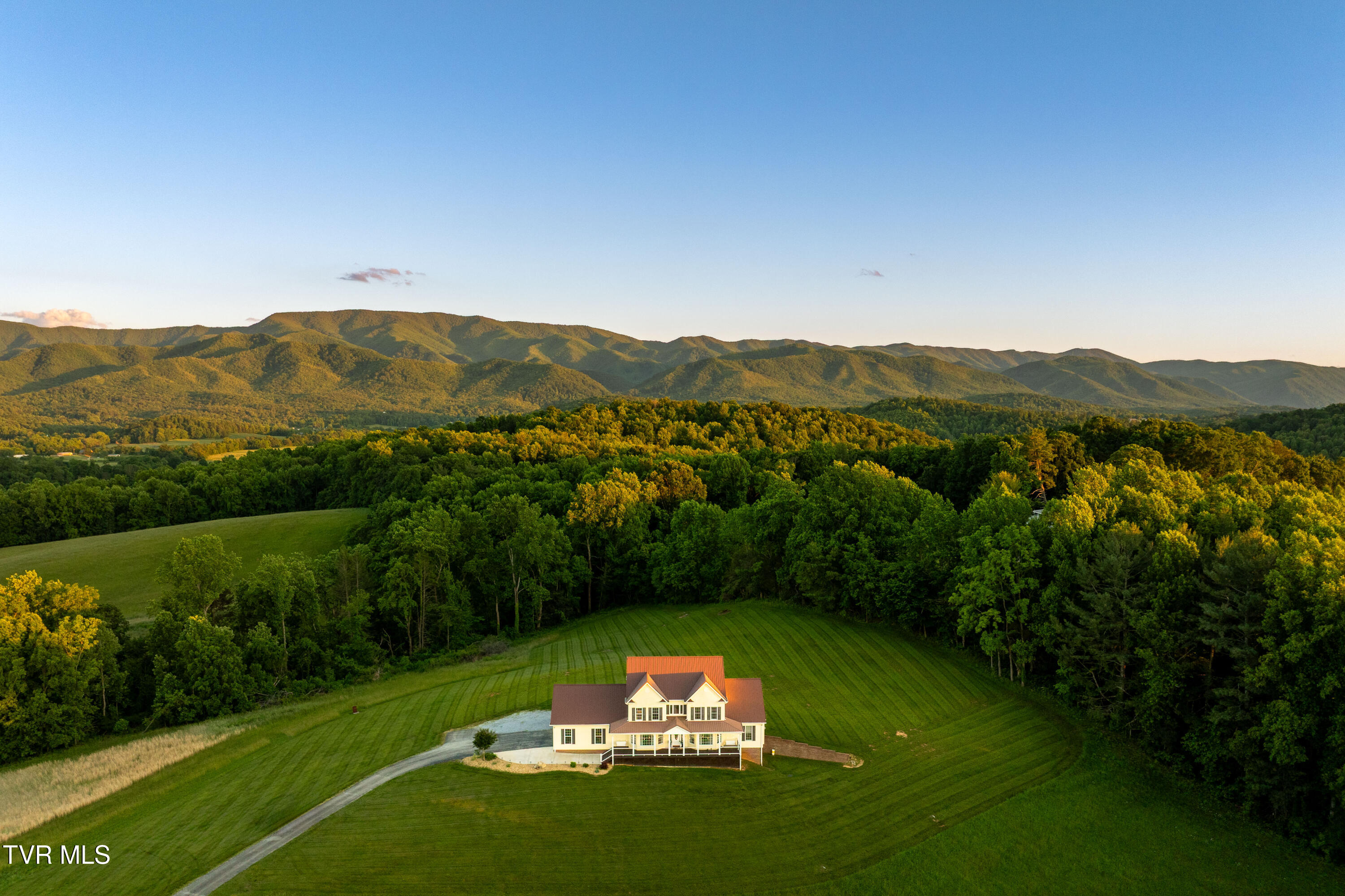 7540 Erwin Highway Chuckey, TN 37641 - Photo 6 of 77 7540 Erwin Hwy (2 of 146)
