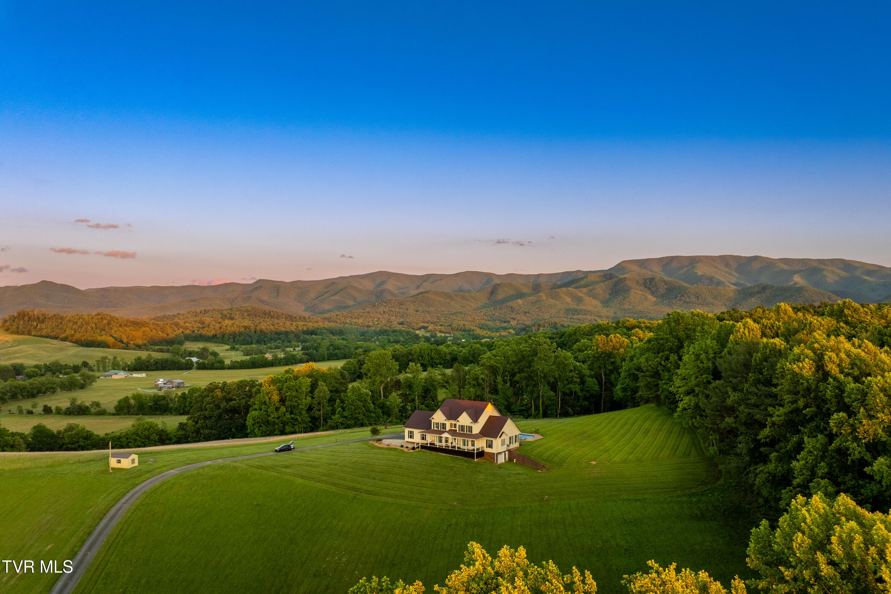 7540 Erwin Highway Chuckey, TN 37641 - Photo 7 of 77 7540 Erwin Hwy (13 of 146)