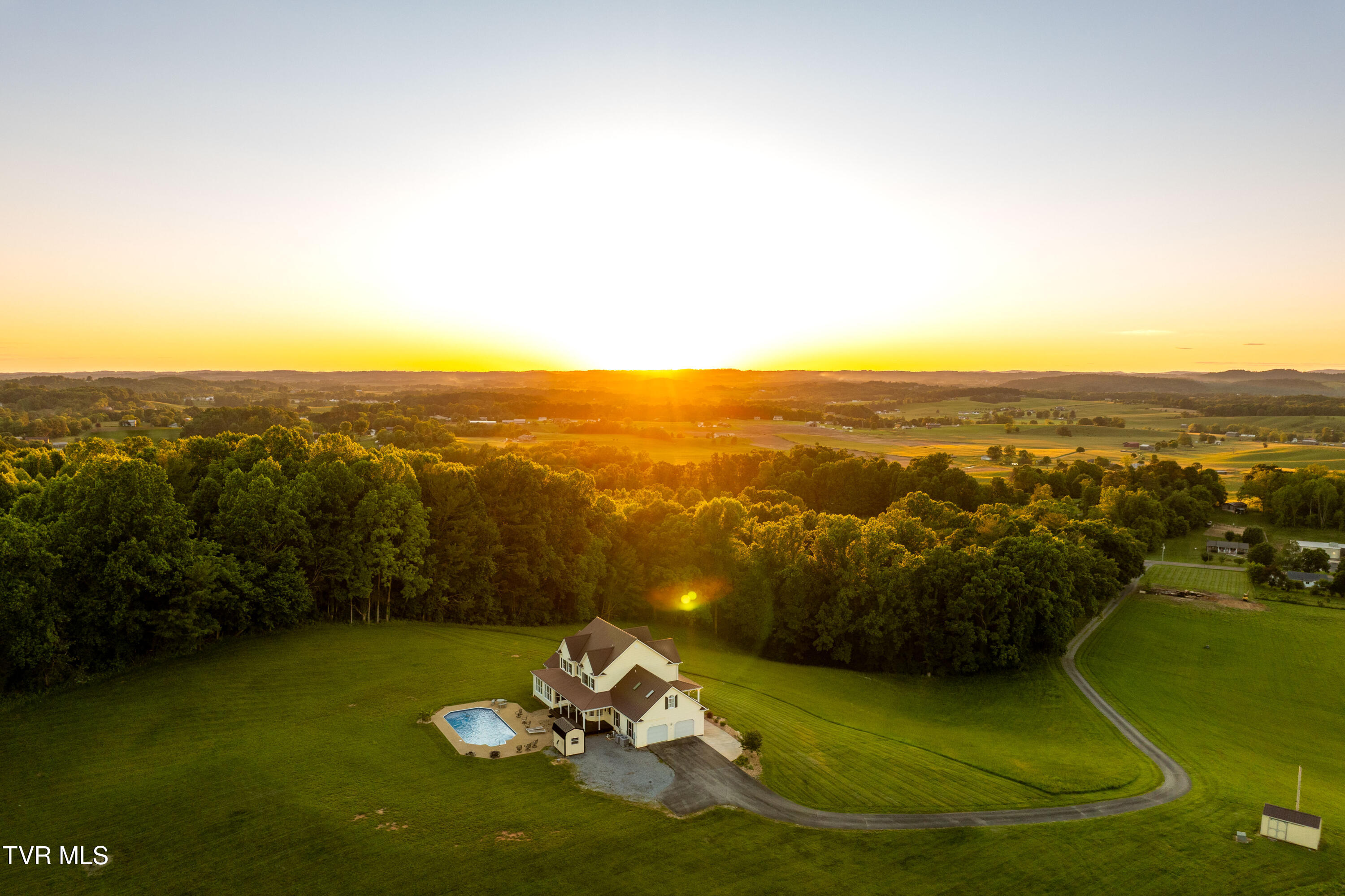 7540 Erwin Highway Chuckey, TN 37641 - Photo 10 of 77 7540 Erwin Hwy (5 of 146)