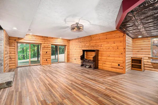 $600,000 | 4615 West 112th Street, Grant, MI 49327