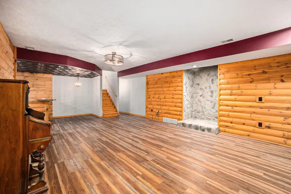 $600,000 | 4615 West 112th Street, Grant, MI 49327