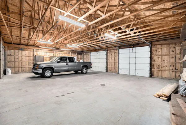 $600,000 | 4615 West 112th Street, Grant, MI 49327