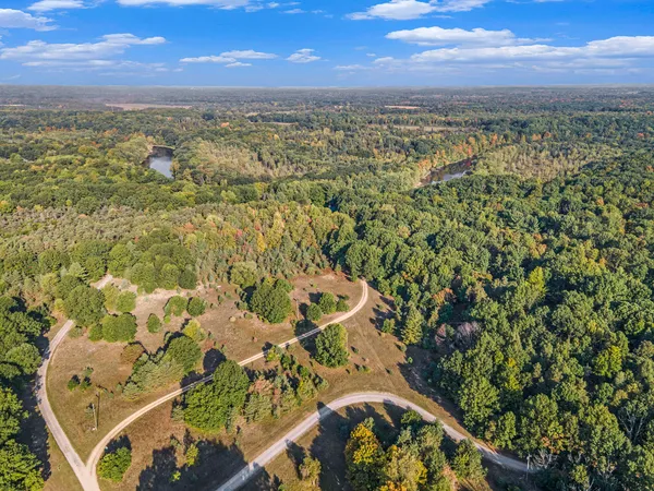 $600,000 | 4615 West 112th Street, Grant, MI 49327