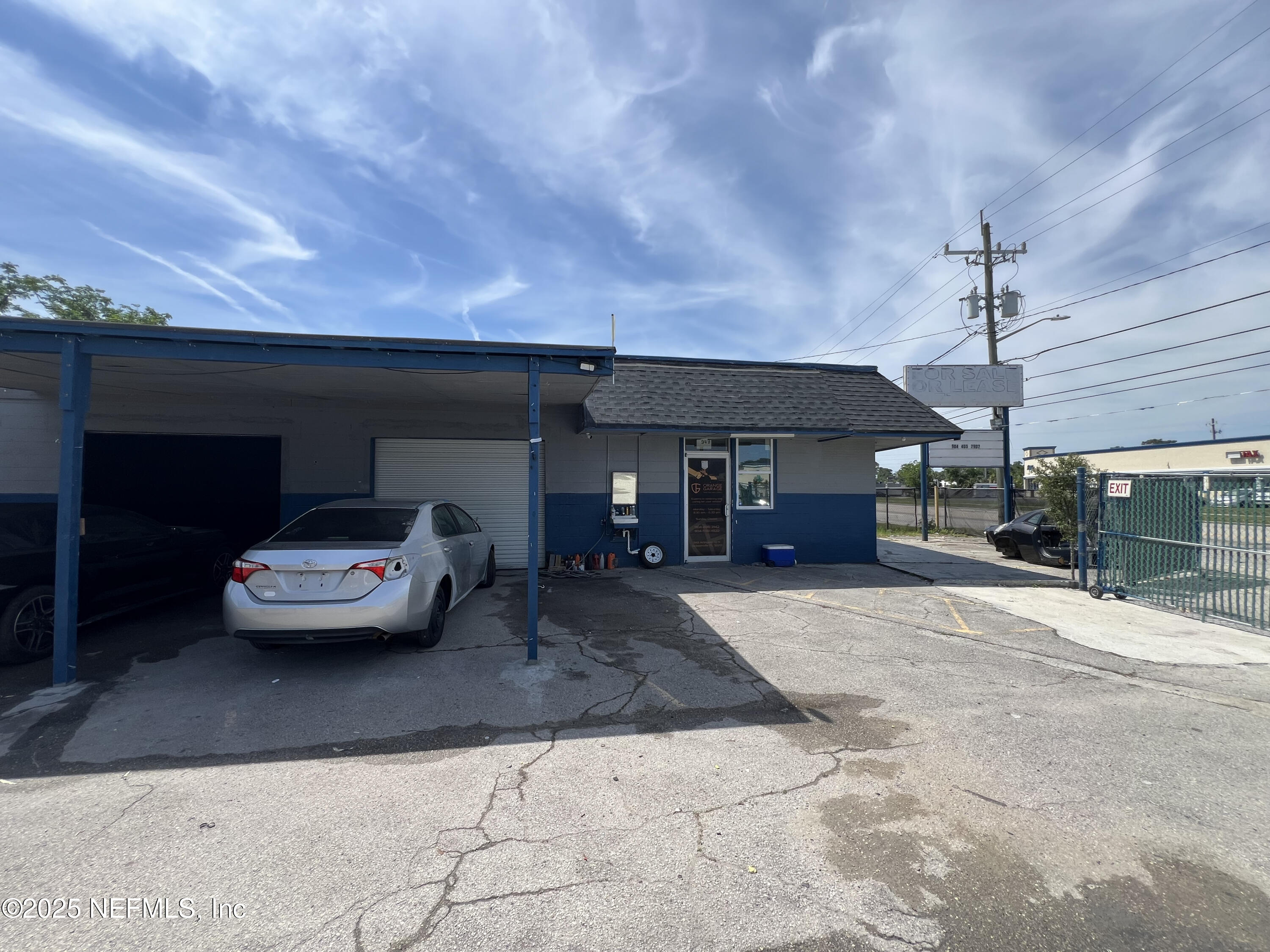 949 Arlington Road North Jacksonville, FL 32211 - Photo 4 of 25 a view of a car park in front of house