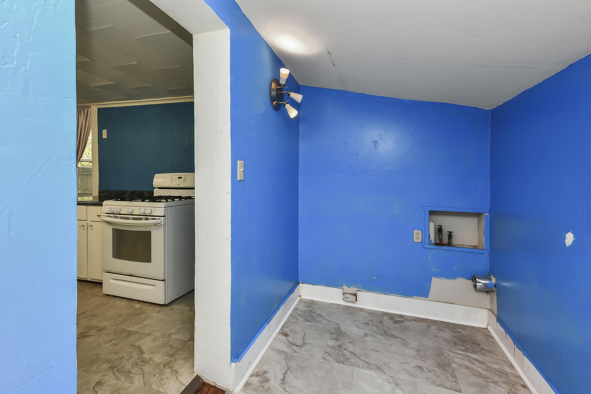 1908 North Robberson Avenue Springfield, MO 65803 - Photo 27 of 37 Laundry Room