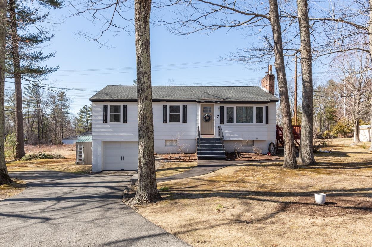 7 London Road Derry, NH 03038 - Photo 1 of 25