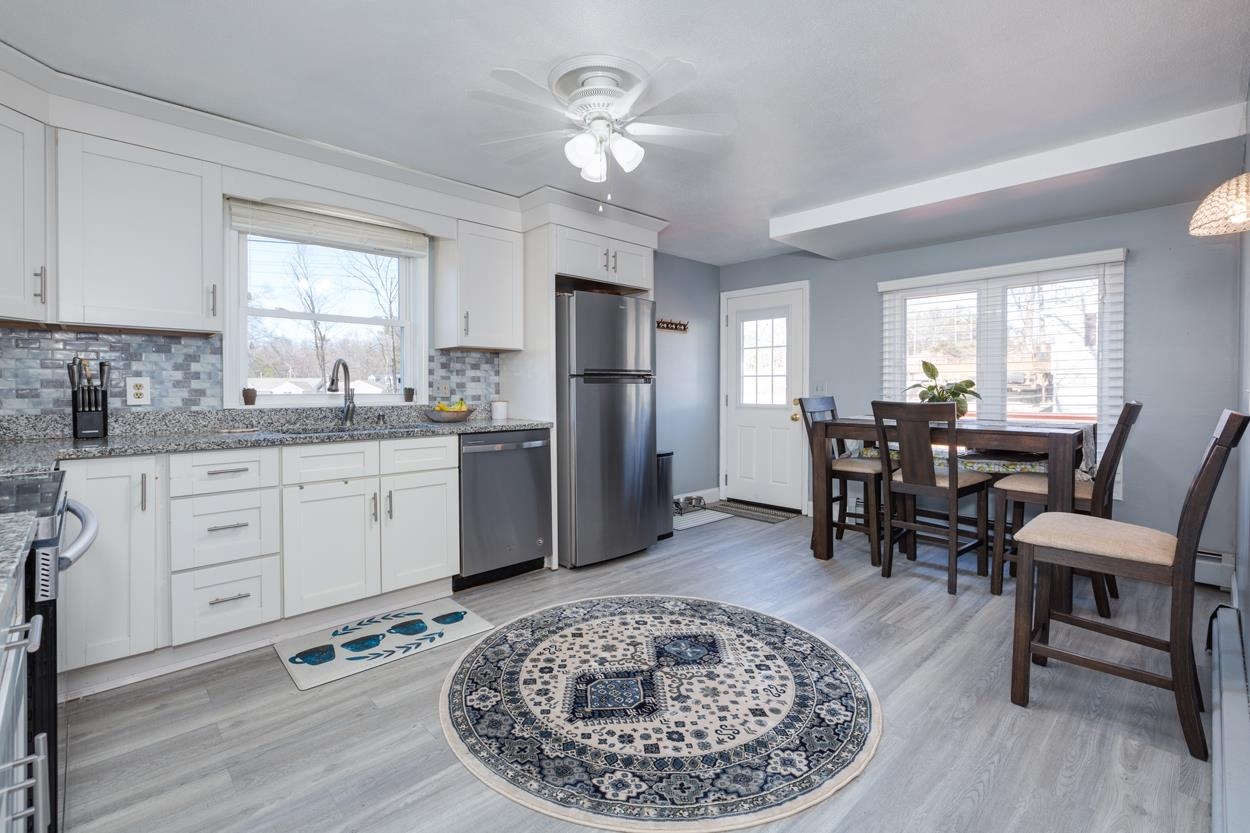 7 London Road Derry, NH 03038 - Photo 3 of 25