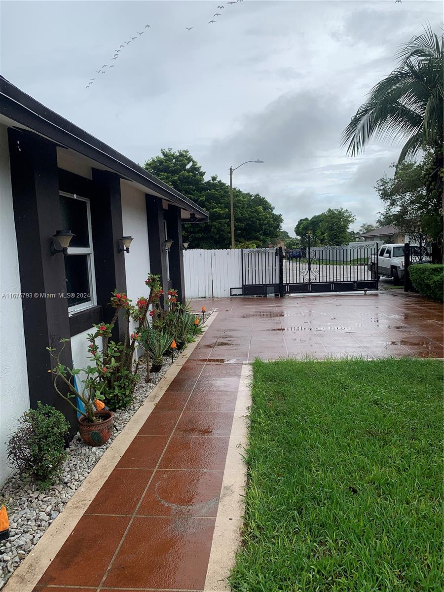 21048 Southwest 118th Place Miami, FL 33177 - Photo 12 of 26 a view of a backyard