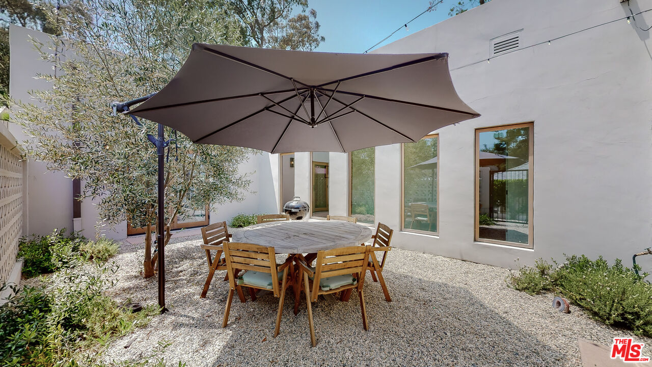 4865 Wicopee Street Los Angeles, CA 90041 - Photo 34 of 43 a table and chairs in patio