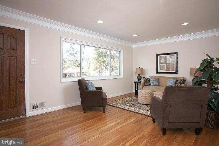 10029 Brunett Avenue Silver Spring, MD 20901 - Photo 2 of 24 Living Room