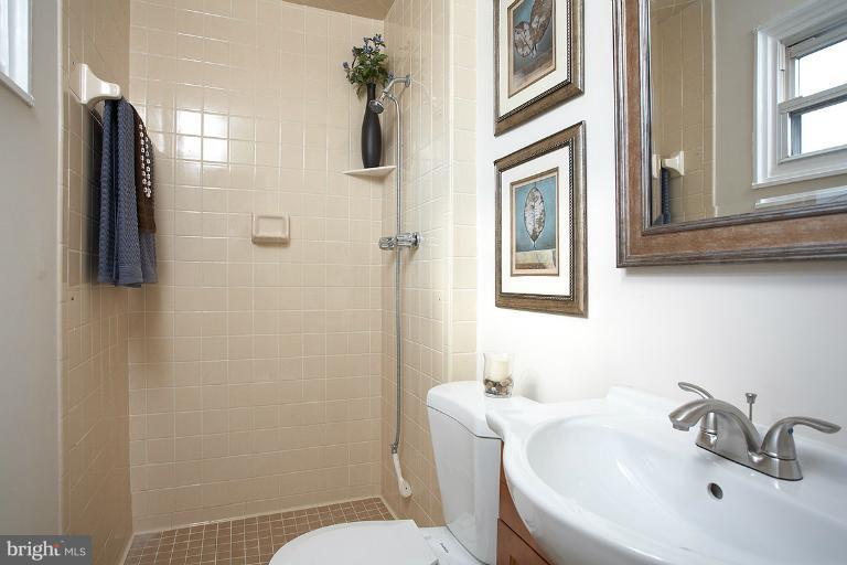 10029 Brunett Avenue Silver Spring, MD 20901 - Photo 14 of 24 Bath (Master)