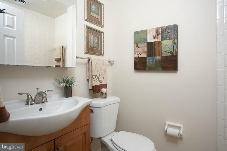 10029 Brunett Avenue Silver Spring, MD 20901 - Photo 15 of 24 Bath