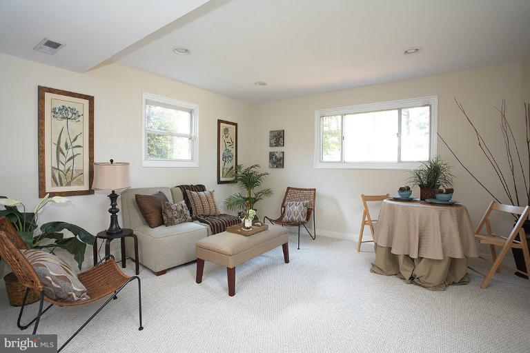10029 Brunett Avenue Silver Spring, MD 20901 - Photo 18 of 24 Family Room
