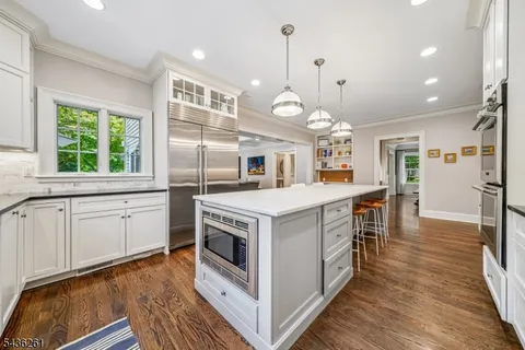 $3,295,000 | 20 Country Club Drive, Chatham, NJ 07928