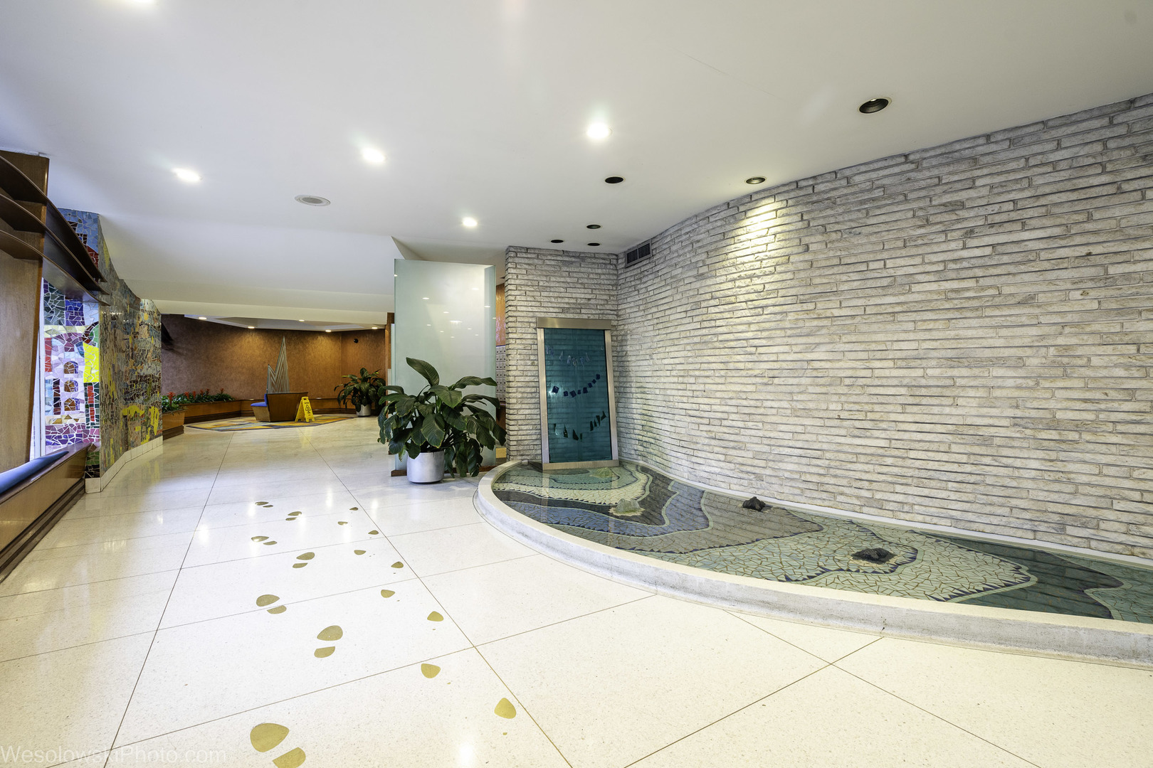 6301 North Sheridan Road, Unit 6C Chicago, IL 60660 - Photo 11 of 20 a view of a entryway door of the hall