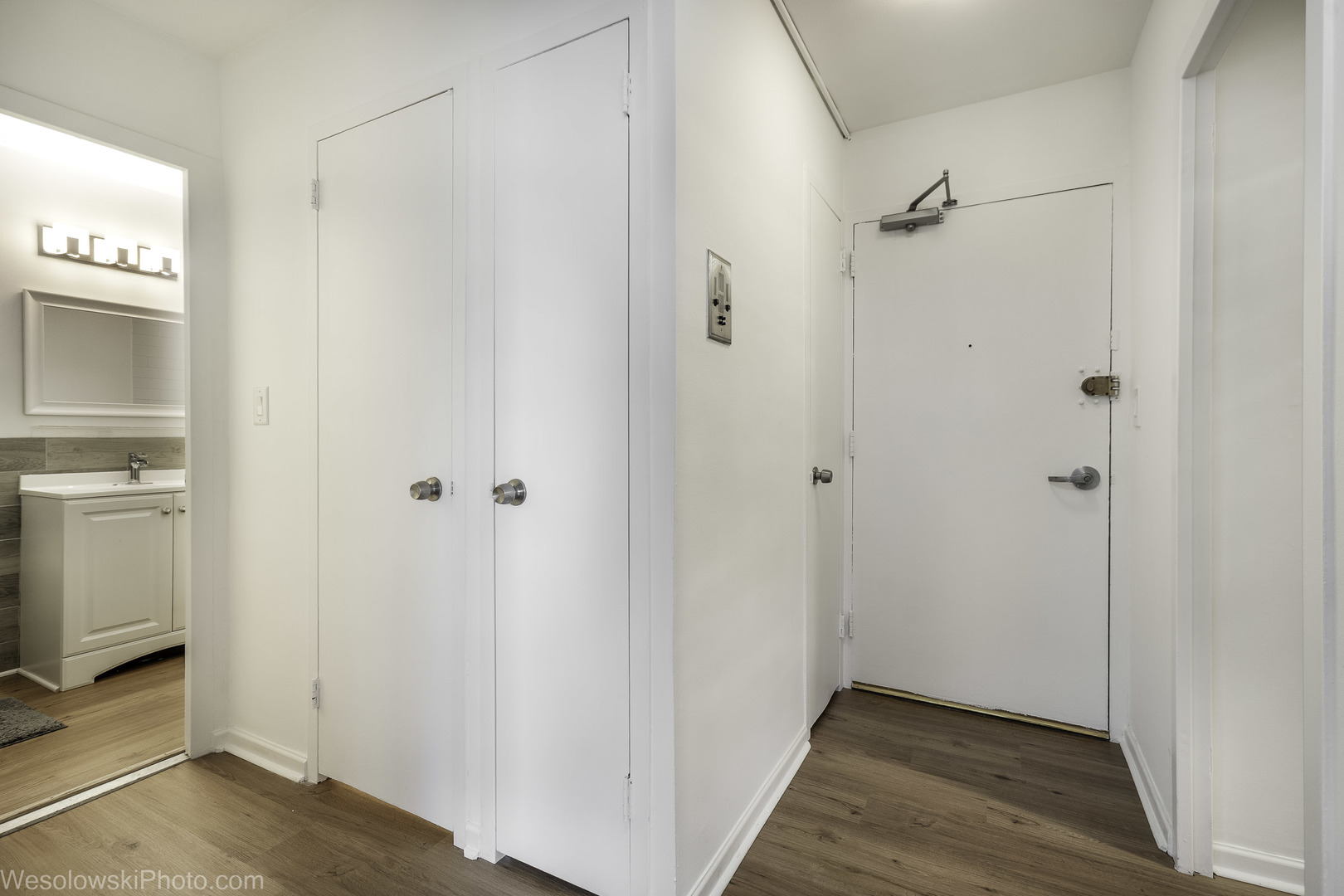 6301 North Sheridan Road, Unit 6C Chicago, IL 60660 - Photo 8 of 20 a view of a hallway with closet and a window