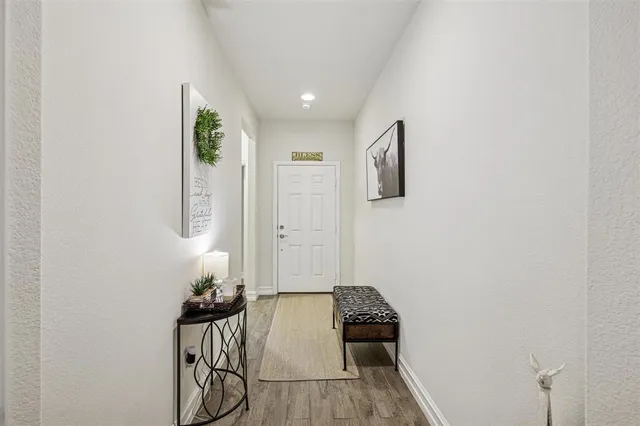 a very nice looking room with a big room