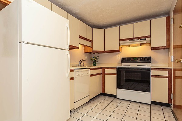 189 Littleton Road, Unit 7 Chelmsford, MA 01824 - Photo 2 of 17