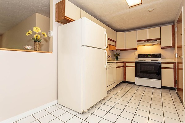 189 Littleton Road, Unit 7 Chelmsford, MA 01824 - Photo 3 of 17