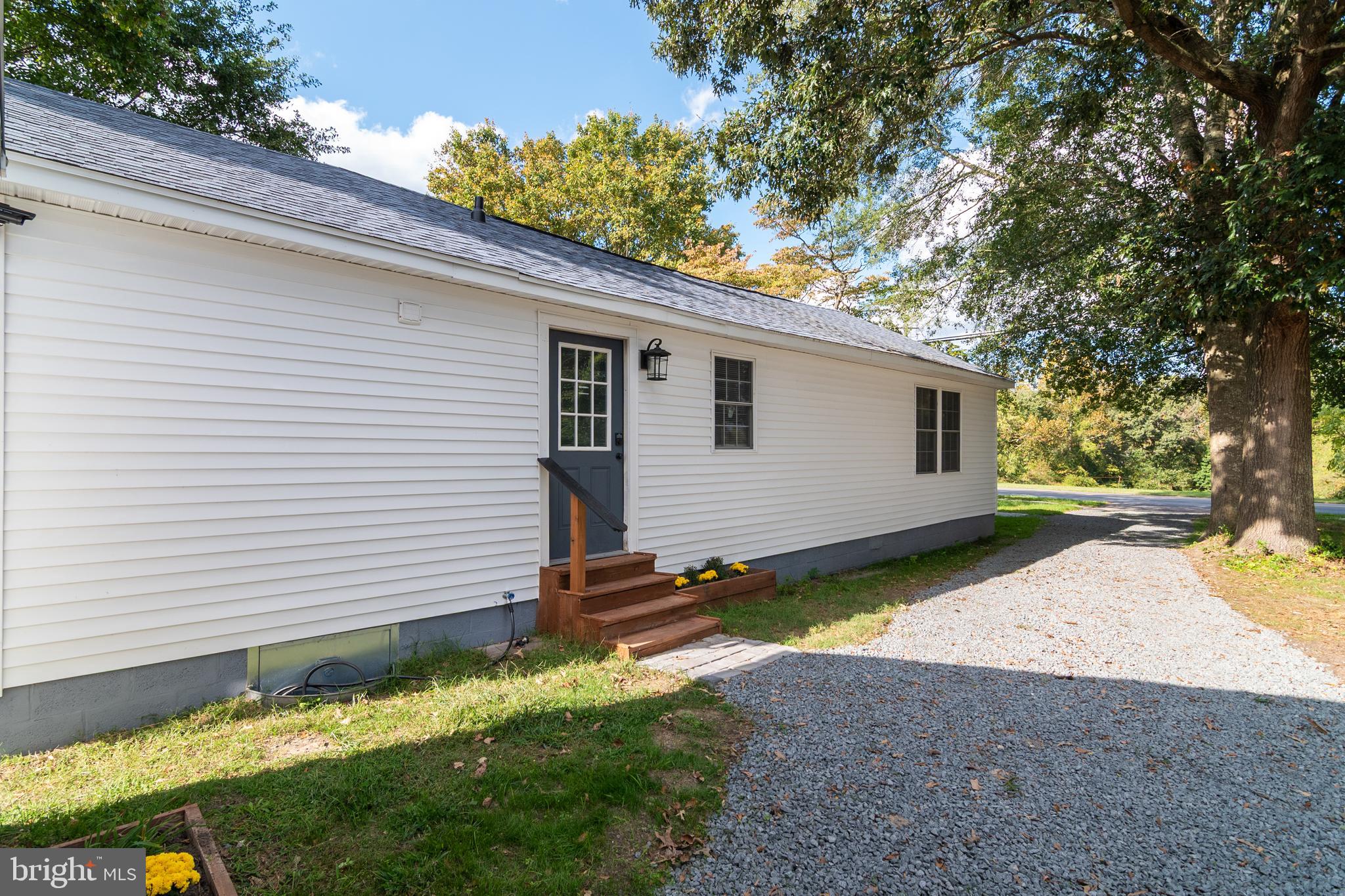 1154 West 6th Street Laurel, DE 19956 - Photo 19 of 27 a backyard of a house with yard and garage