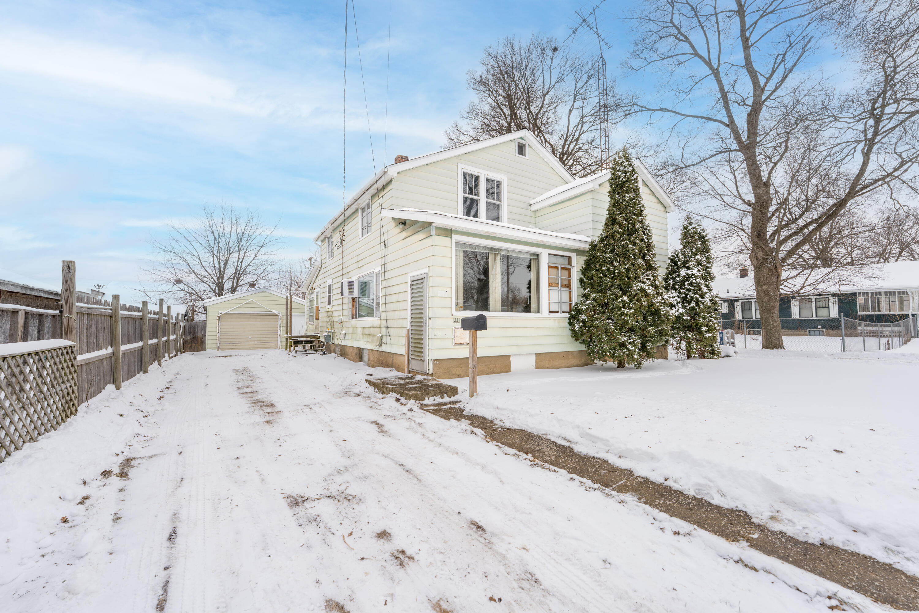 111 Fountain Street Marshall, MI 49068 - Photo 2 of 37 DSC02830-Edit