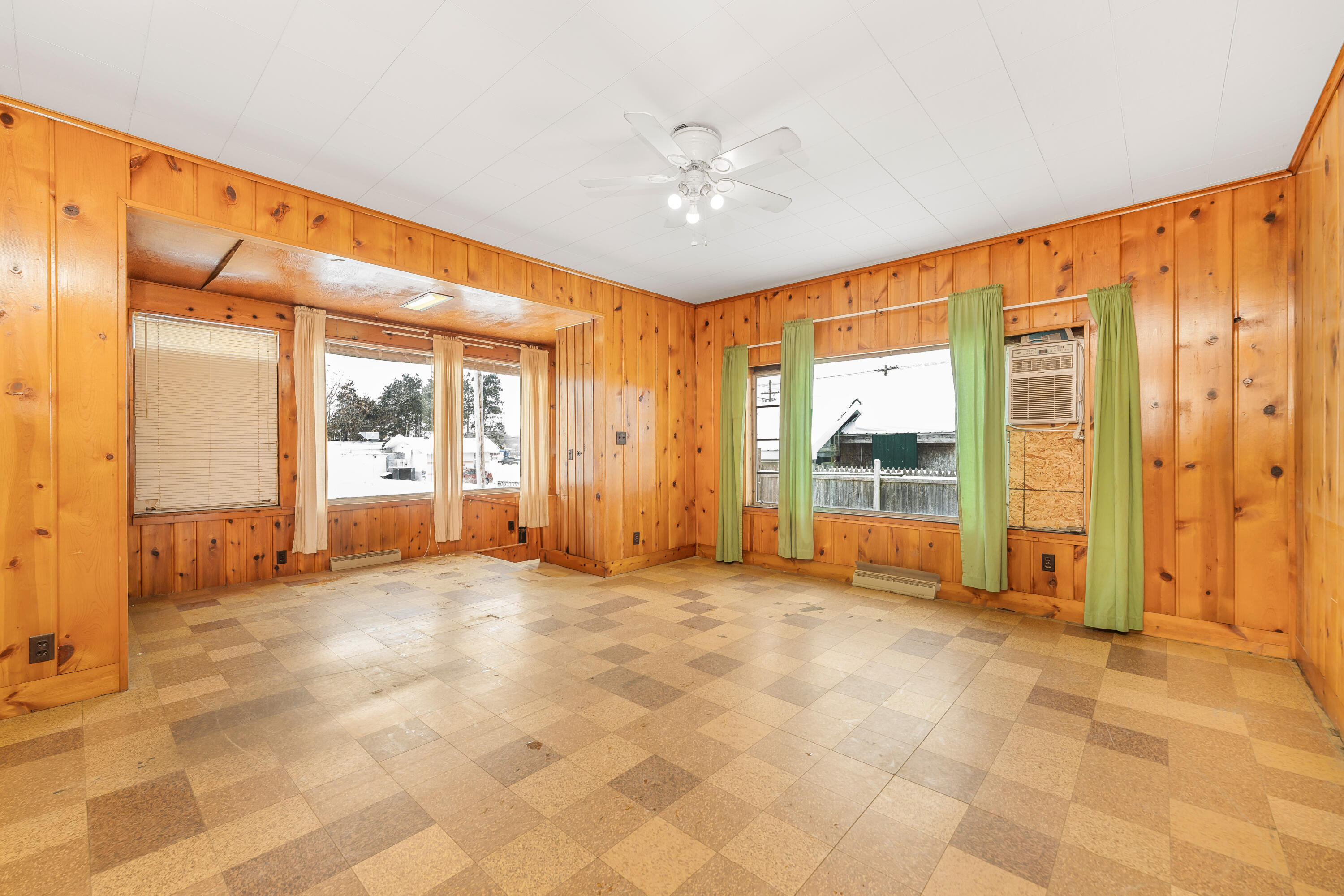 111 Fountain Street Marshall, MI 49068 - Photo 4 of 37 DSC02787