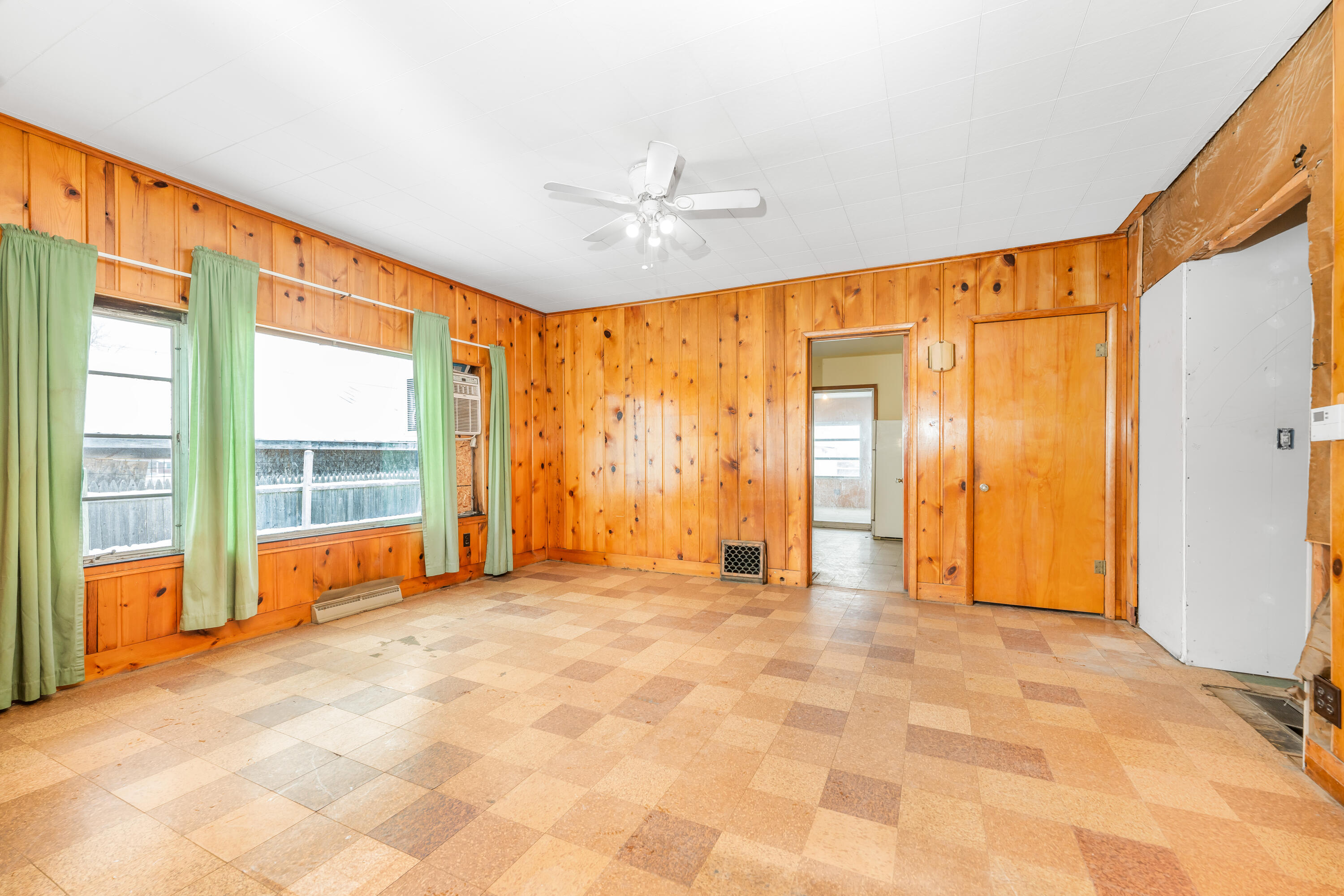 111 Fountain Street Marshall, MI 49068 - Photo 5 of 37 DSC02786