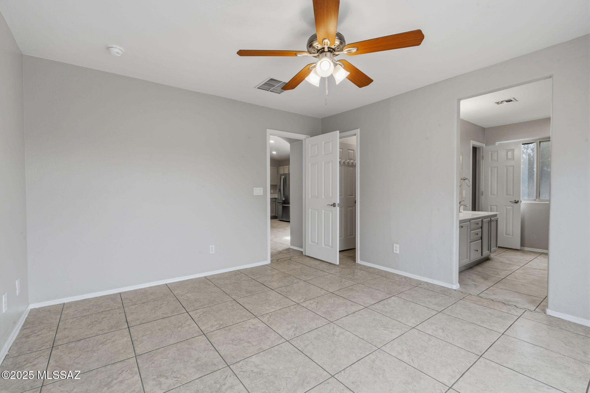 8244 South Lost Mountain Road Tucson, AZ 85747 - Photo 18 of 41 a view of an empty room