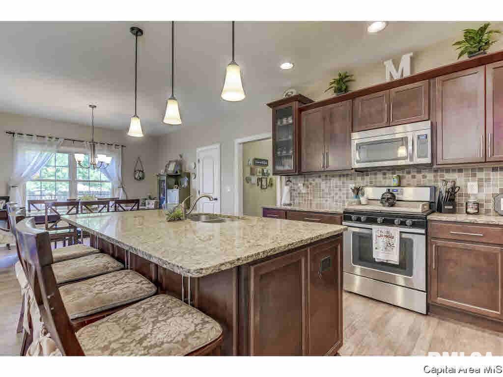 1401 Lake Pointe Court Springfield, IL 62712 - Photo 12 of 35