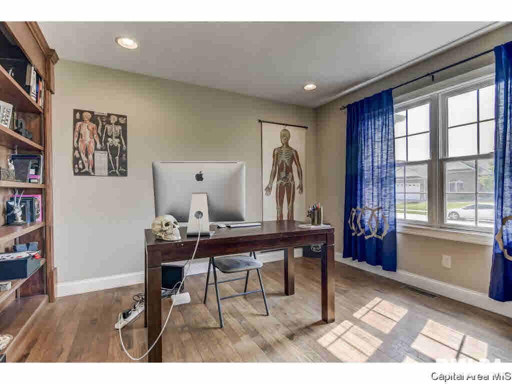 1401 Lake Pointe Court Springfield, IL 62712 - Photo 15 of 35