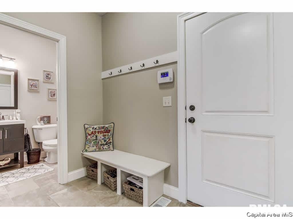 1401 Lake Pointe Court Springfield, IL 62712 - Photo 22 of 35