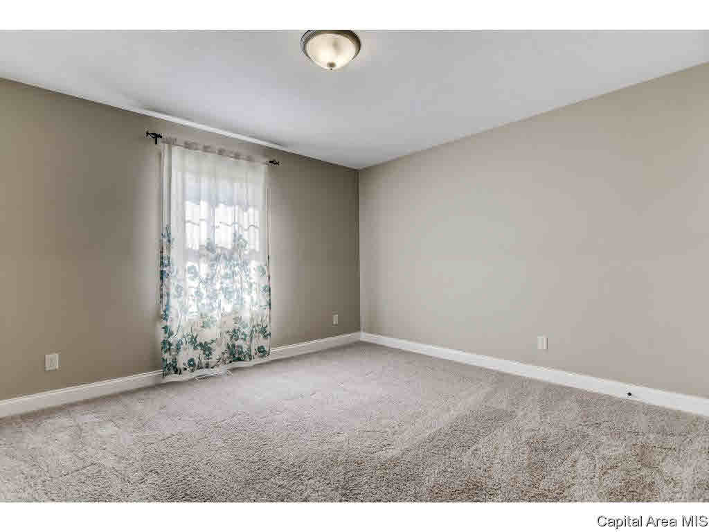 1401 Lake Pointe Court Springfield, IL 62712 - Photo 23 of 35