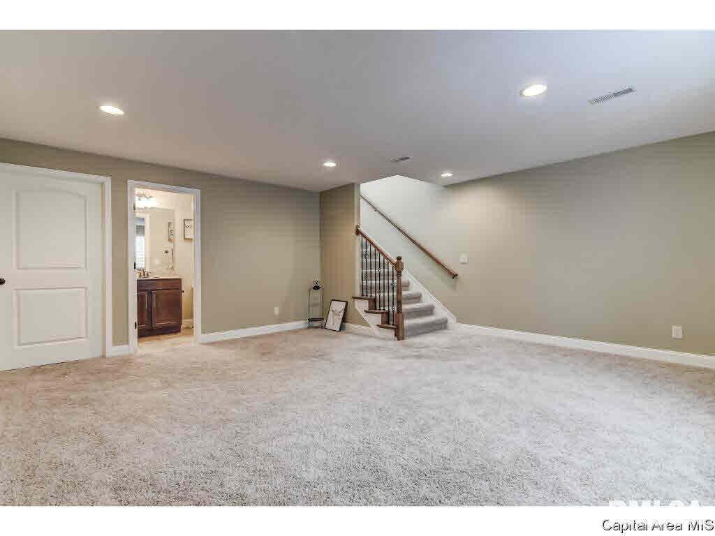 1401 Lake Pointe Court Springfield, IL 62712 - Photo 28 of 35