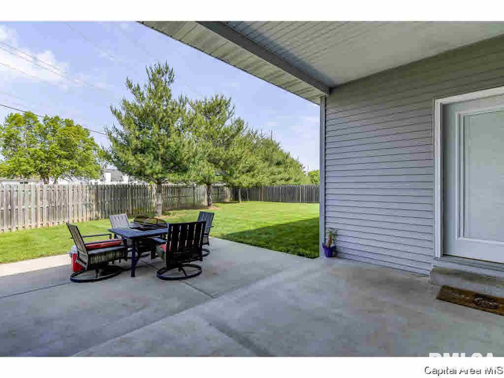 1401 Lake Pointe Court Springfield, IL 62712 - Photo 31 of 35