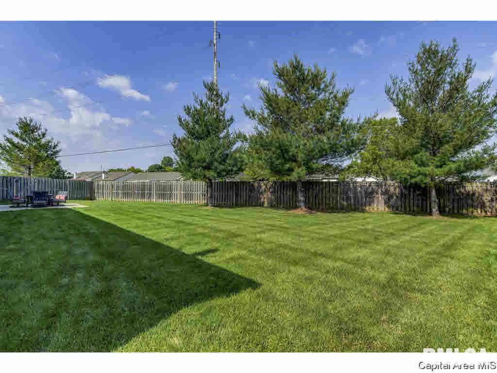 1401 Lake Pointe Court Springfield, IL 62712 - Photo 32 of 35