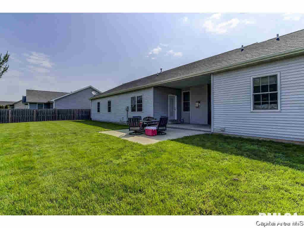1401 Lake Pointe Court Springfield, IL 62712 - Photo 33 of 35