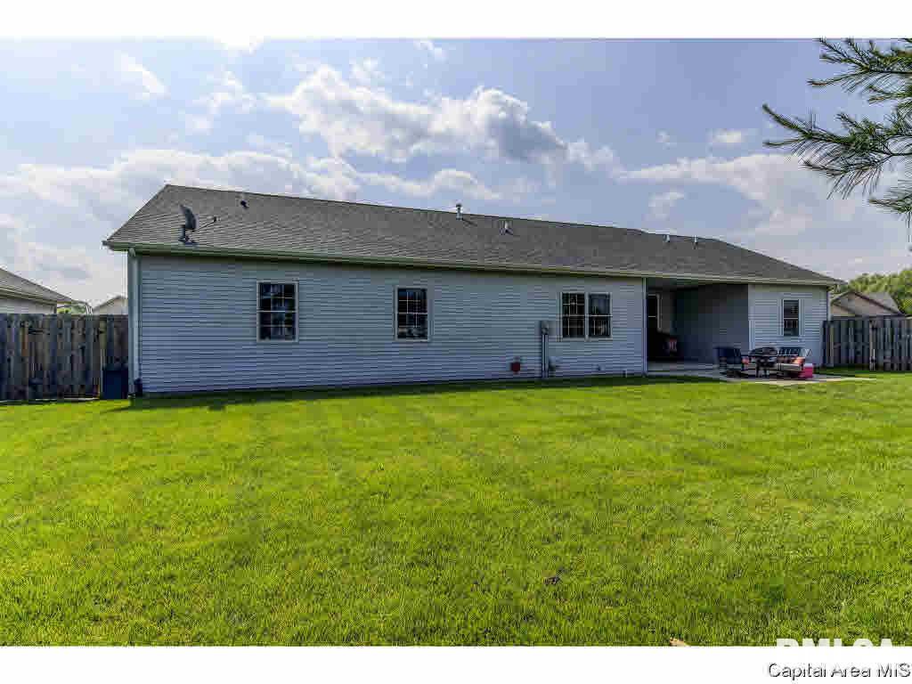 1401 Lake Pointe Court Springfield, IL 62712 - Photo 34 of 35