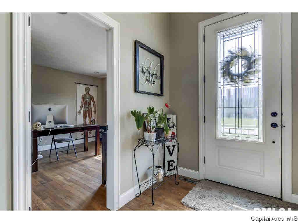 1401 Lake Pointe Court Springfield, IL 62712 - Photo 4 of 35