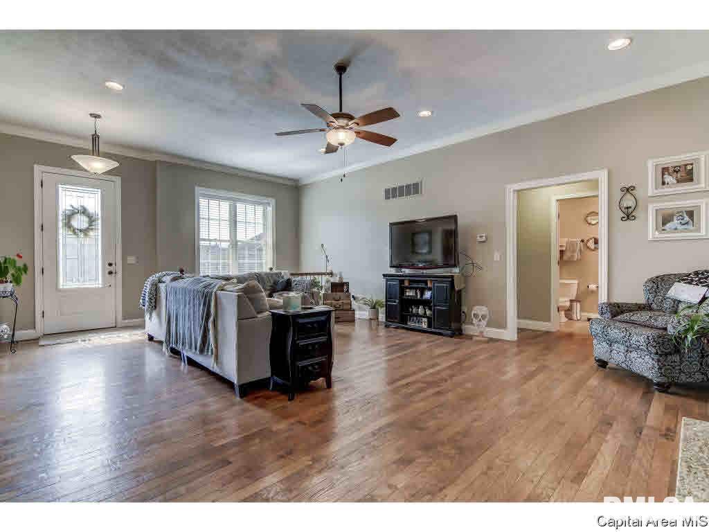 1401 Lake Pointe Court Springfield, IL 62712 - Photo 6 of 35